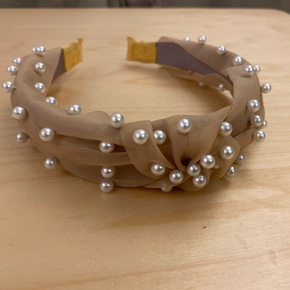 Beige headband with white pearls